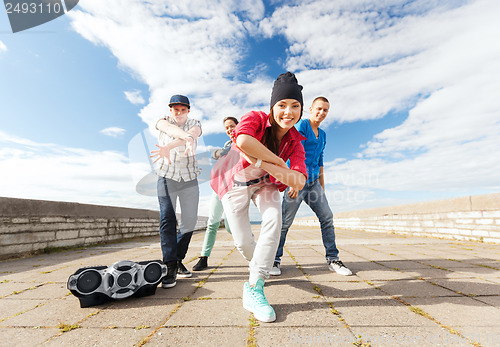 Image of group of teenagers dancing