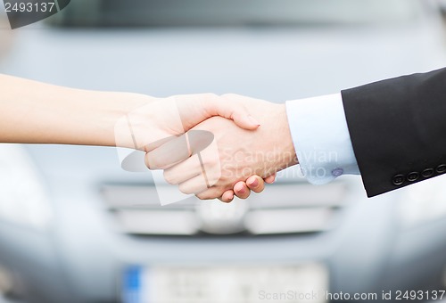 Image of customer and salesman shaking hands