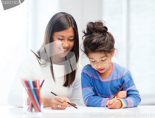 Image of mother and daughter drawing