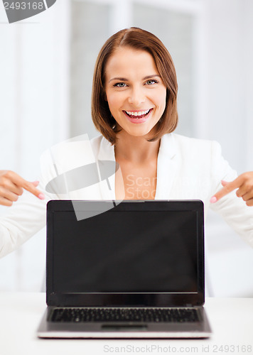 Image of smiling woman with laptop pc