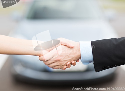 Image of customer and salesman shaking hands