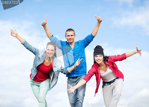 Image of group of teenagers dancing