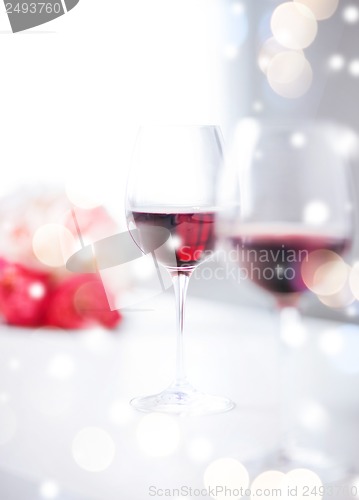 Image of wine glasses on the table in restaurant