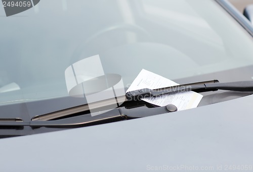 Image of parking ticket on car windscreen