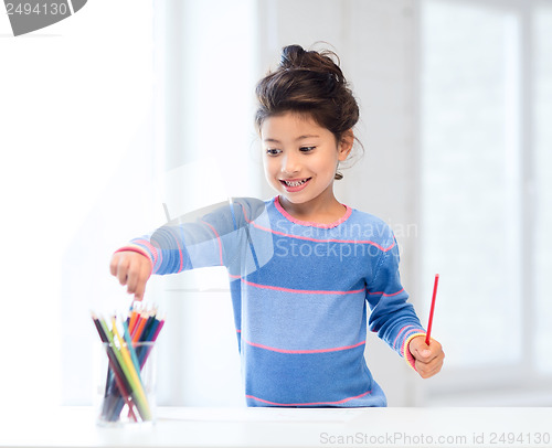 Image of little girl drawing