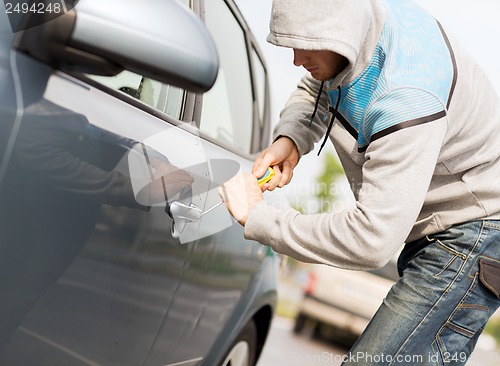 Image of thief breaking the car lock