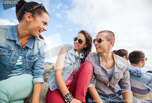 Image of group of teenagers hanging out