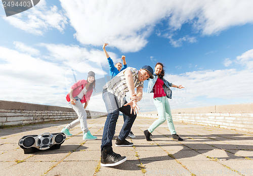 Image of group of teenagers dancing