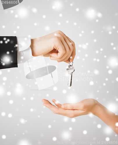 Image of man and woman with house keys