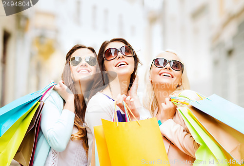 Image of girls with shopping bags in ctiy