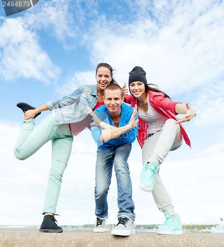 Image of group of teenagers dancing