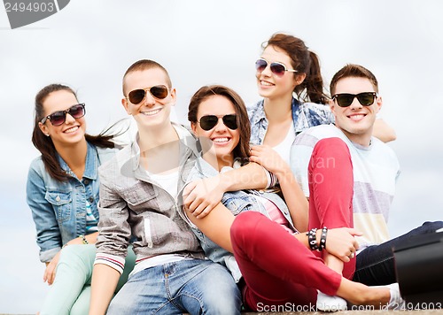 Image of group of teenagers hanging out