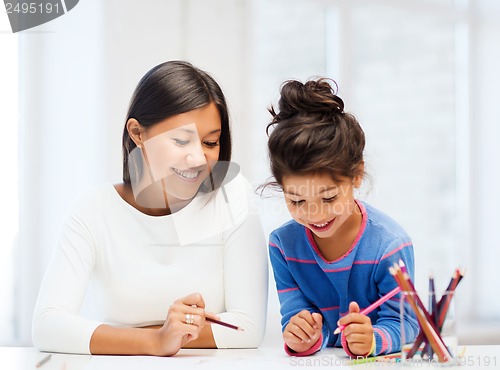 Image of mother and daughter drawing