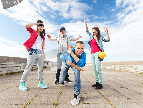 Image of group of teenagers dancing