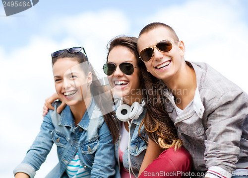 Image of group of teenagers hanging out