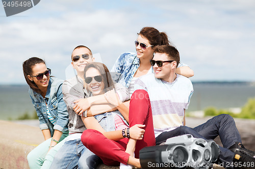 Image of group of teenagers hanging out