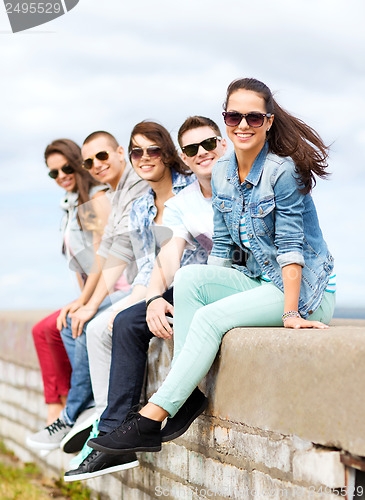 Image of group of teenagers hanging out