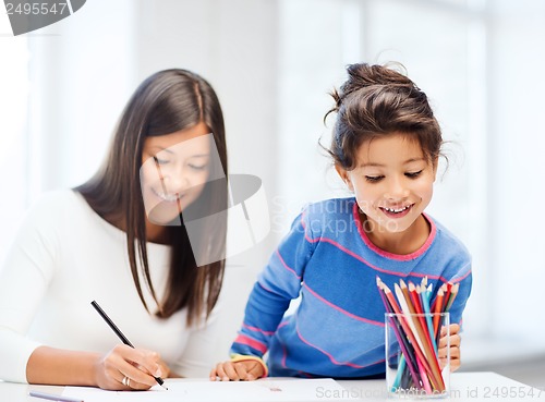 Image of mother and daughter drawing