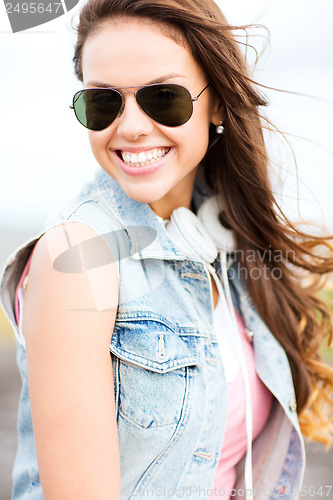 Image of teenage girl outside