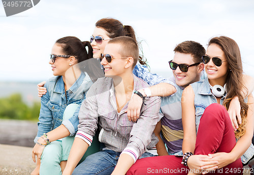 Image of group of teenagers hanging out