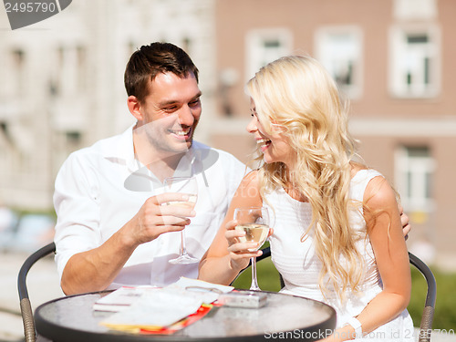 Image of couple drinking wine in cafe