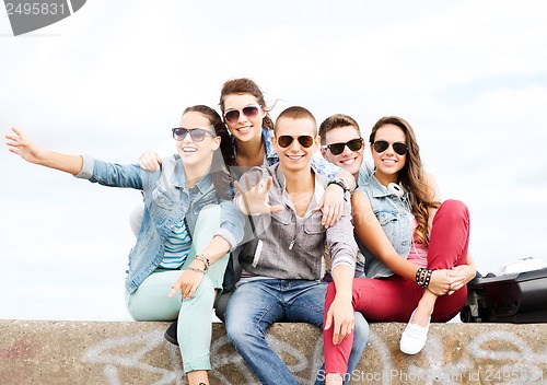 Image of group of teenagers hanging out