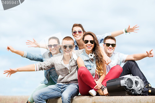 Image of group of teenagers hanging out