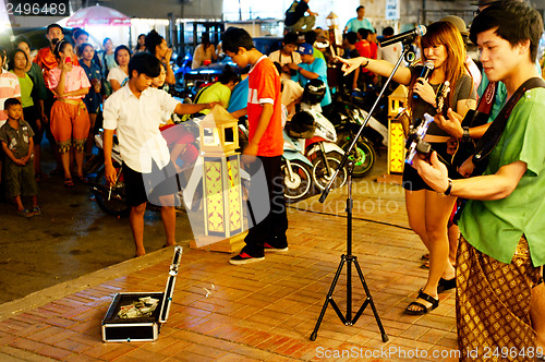 Image of Thai street musicians