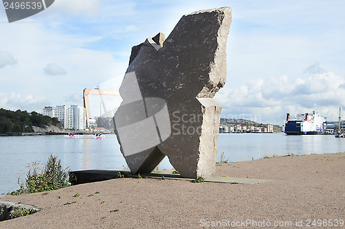 Image of Monument in harbour