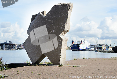 Image of Monument in harbour