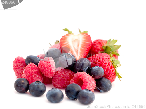 Image of Strawberries, blueberries and rasberries.