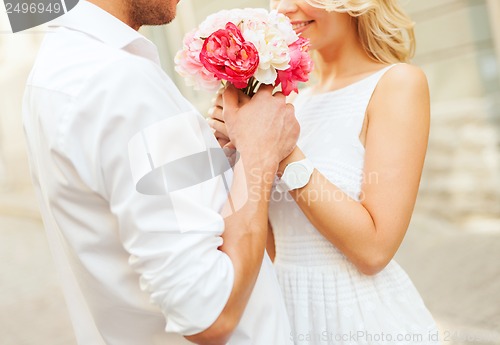 Image of couple with flowers in the city