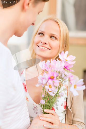 Image of couple with flowers in the city