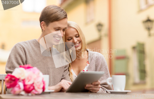 Image of couple with tablet pc in cafe