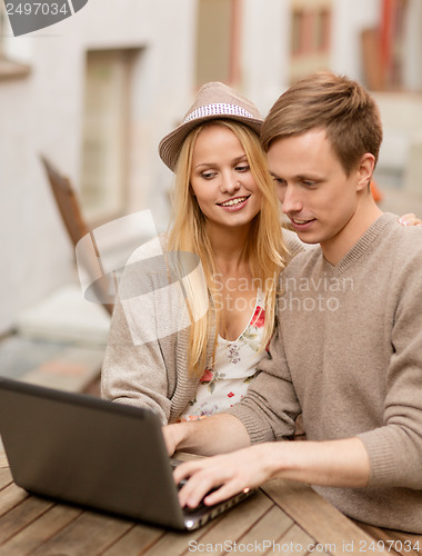 Image of couple with laptop in cafe