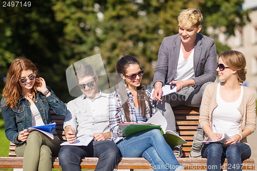 Image of group of students or teenagers hanging out