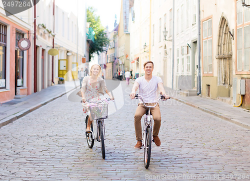 Image of couple with bicycles in the city