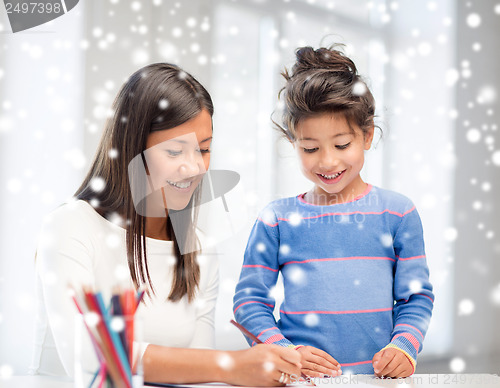 Image of mother and daughter drawing