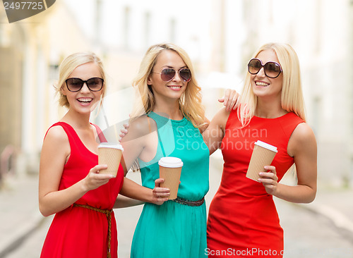 Image of women with takeaway coffee cups in the city