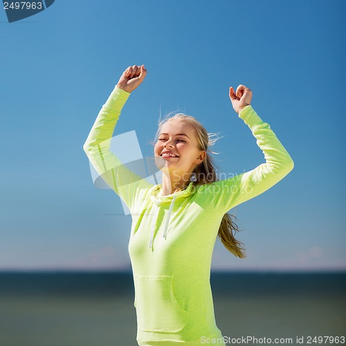 Image of woman runner celebrating victory