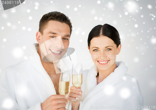 Image of couple in spa