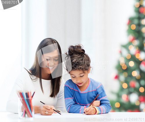 Image of mother and daughter drawing