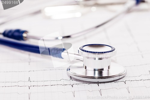 Image of stethoscope on ECG