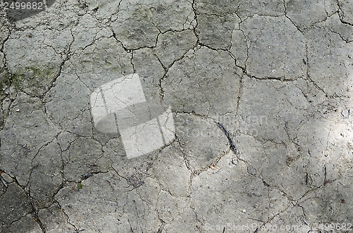 Image of cracked clay gray surface 