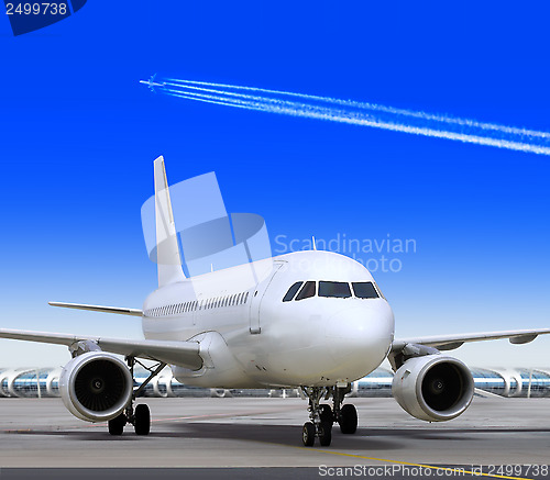 Image of plane in big airport