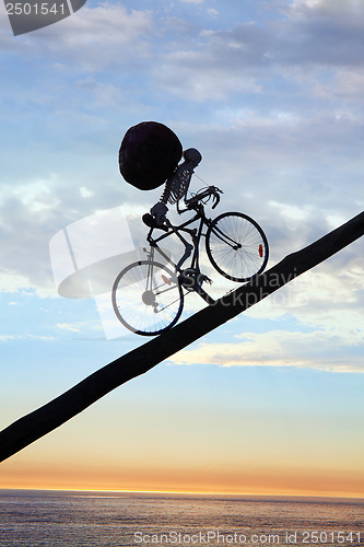 Image of Sculpture by the Sea exhibit at Bondi, Australia