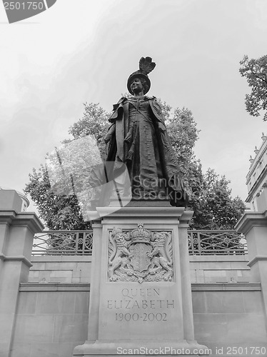 Image of George and Elizabeth monument London