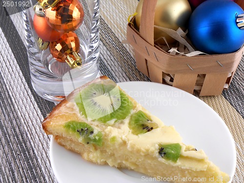 Image of kiwi tasty cake with christmas balls set