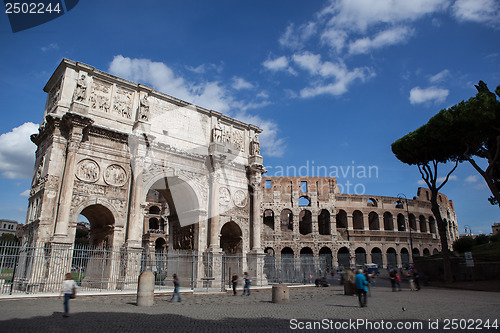 Image of Constantine's arc in Rome, Italy