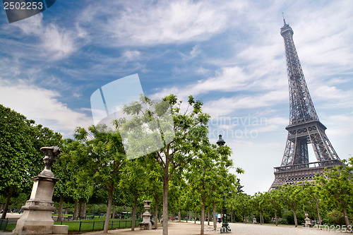 Image of Eiffel tower in Paris, France